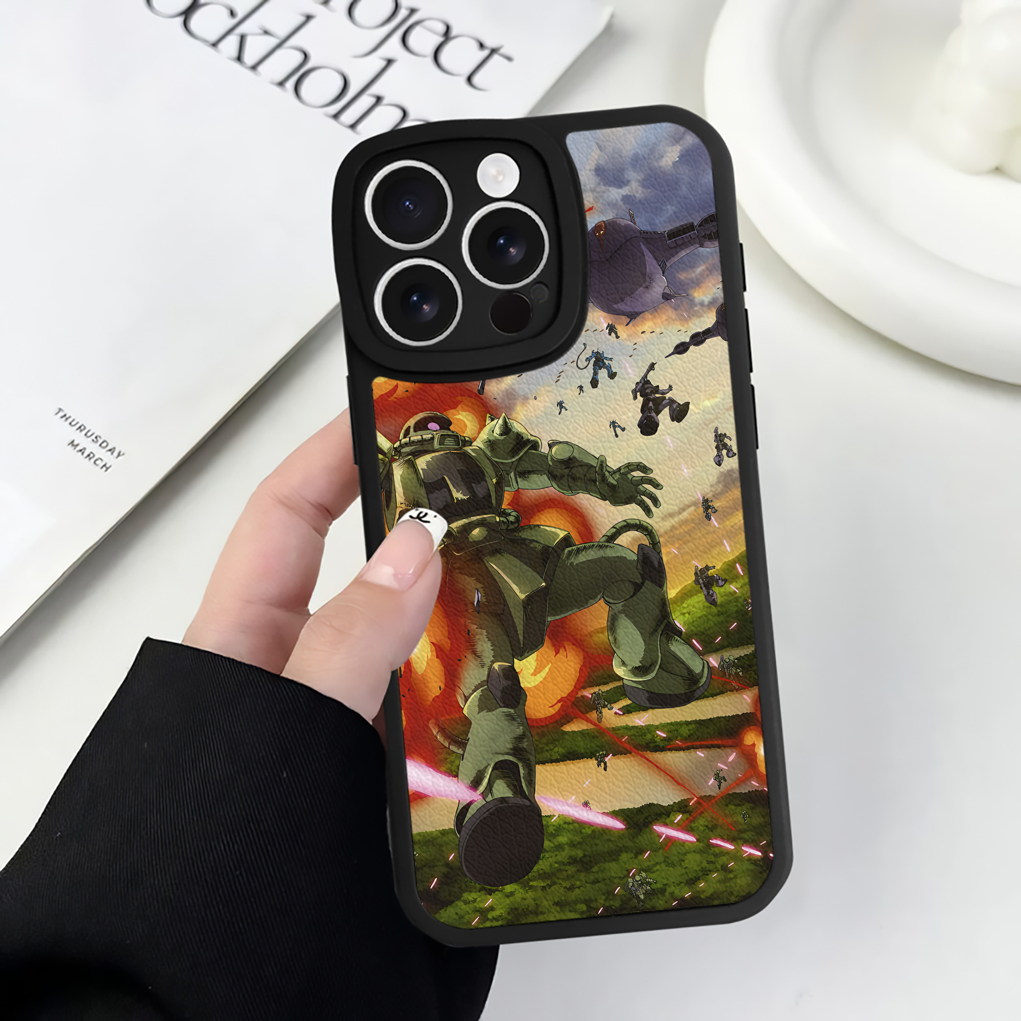 （画像用） 機動戦士ガンダム Mobile Suit Gundam 【iPhone 16シリーズ対応】シリコンスマホケース（レザー調） 材質：シリコン